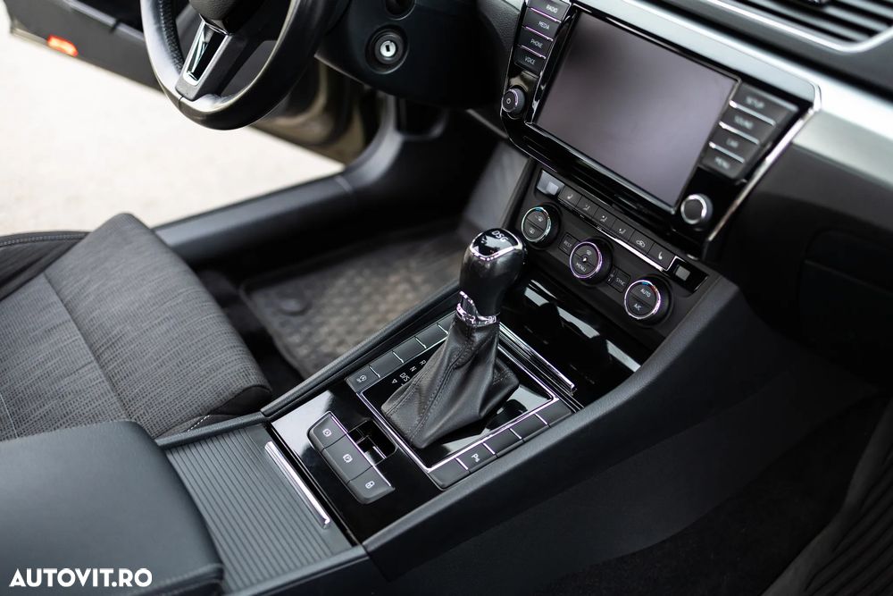 Skoda Superb 2.0 TDI DSG Ambition - 35