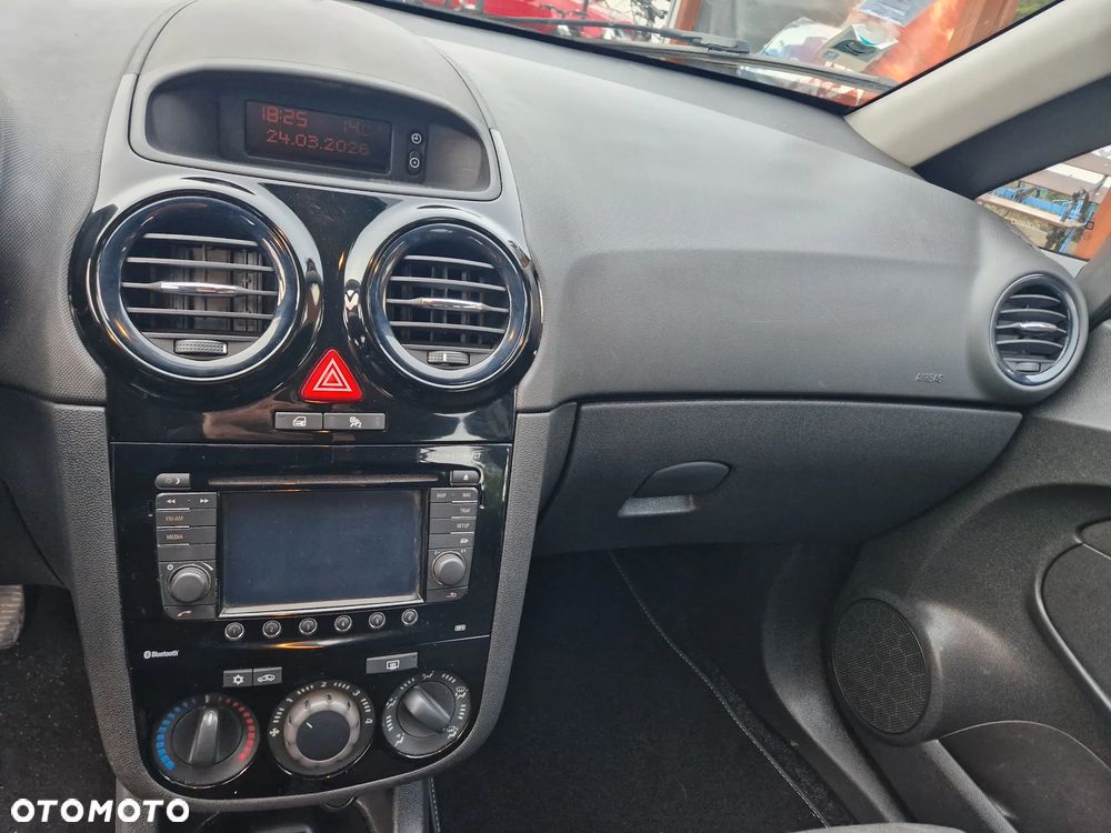 Opel Corsa 1.2 16V Cosmo - 2