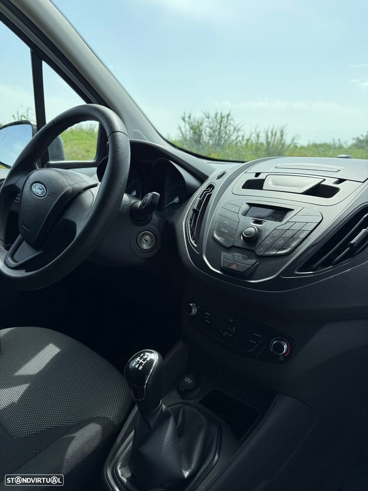 Ford Transit Courier - 13