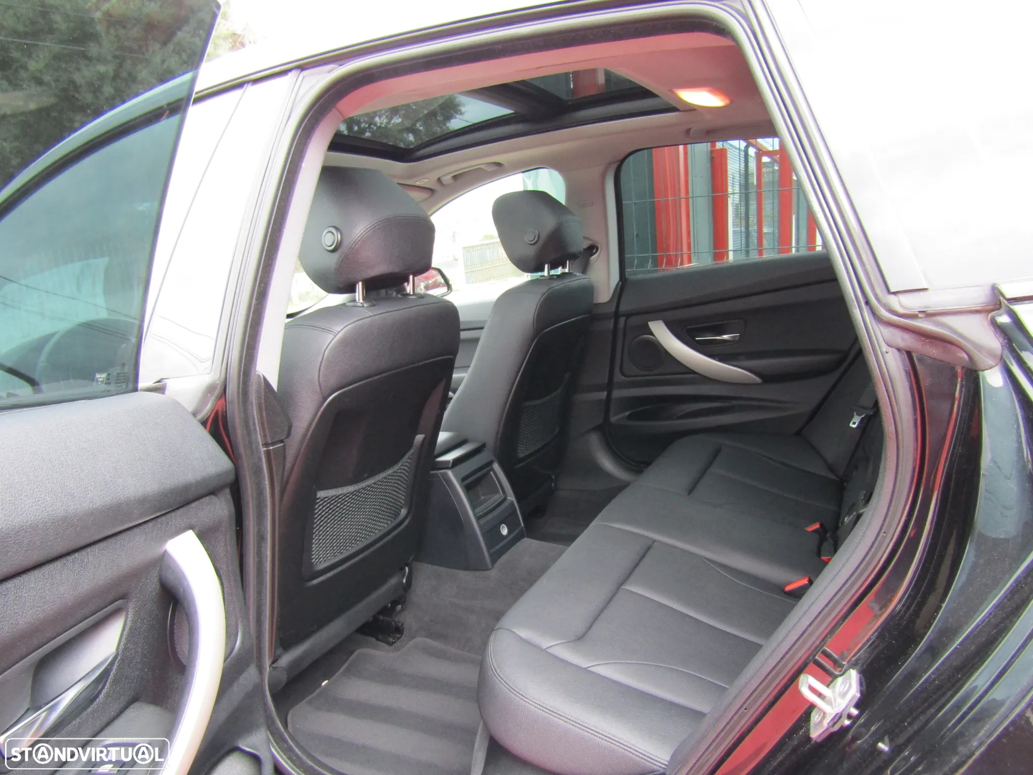 BMW 318 Gran Turismo d Pack M - 11
