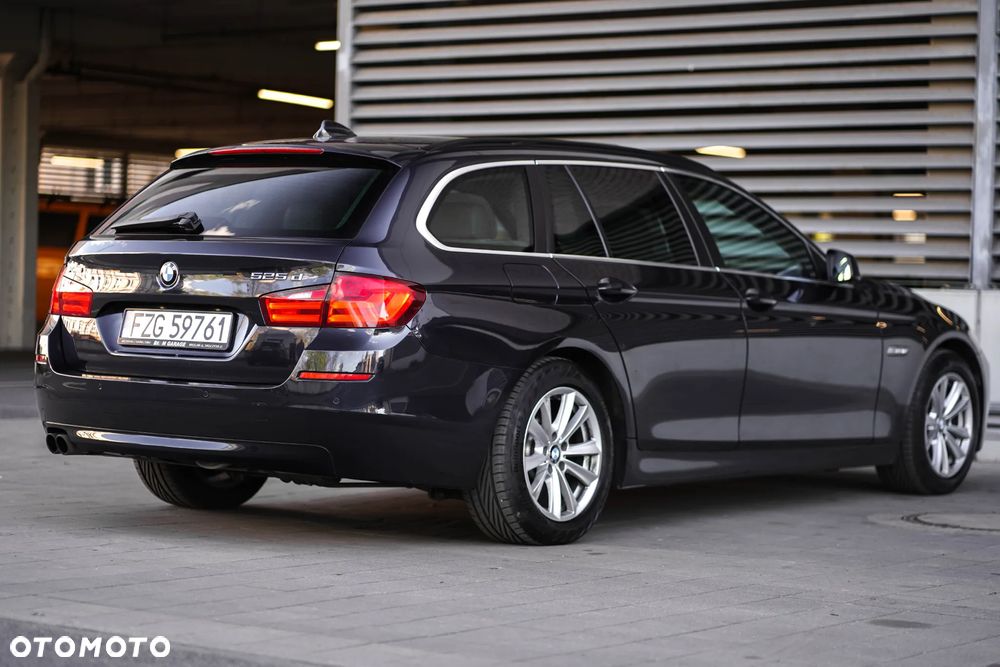 BMW Seria 5 525d xDrive Luxury Line - 13