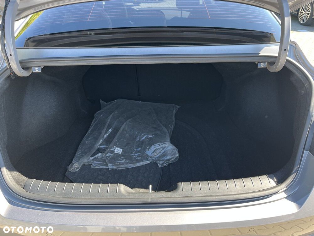 Hyundai Elantra - 18