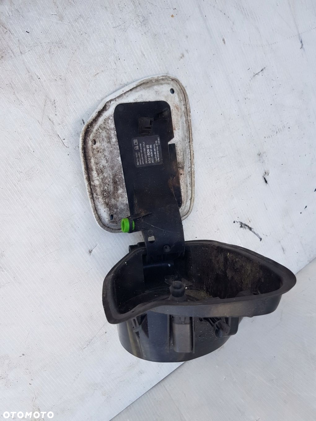 KLAPKA WLEWU PALIWA BMW Z4 E89 KOD LAKIERU 300 - 2
