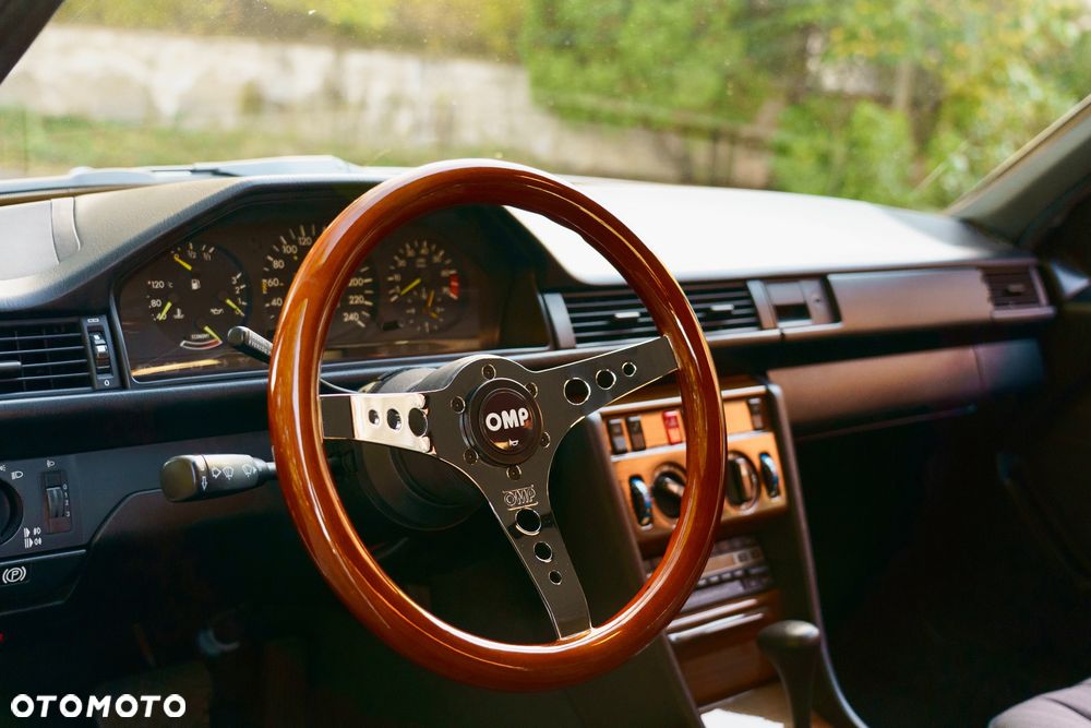 Mercedes-Benz W124 (1984-1993) - 21