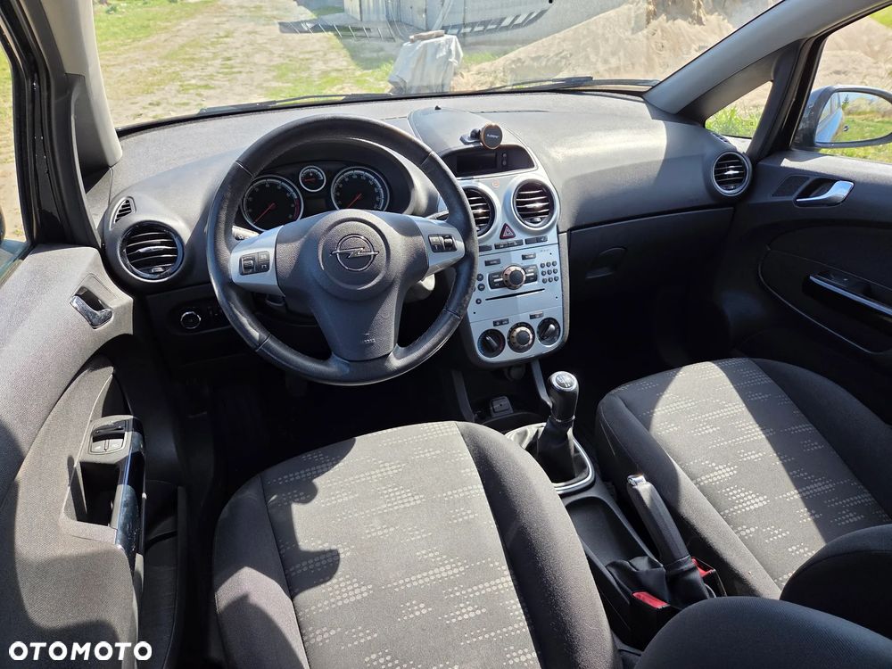 Opel Corsa 1.4 16V Cosmo - 5