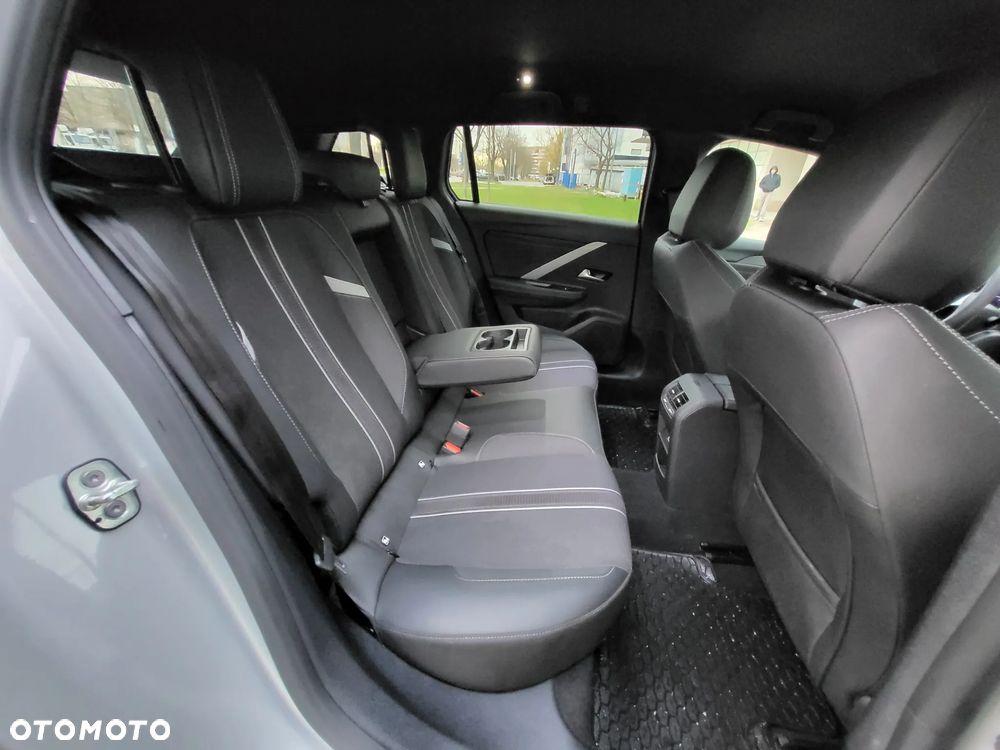 Opel Astra VI Sports Tourer 22 - 33