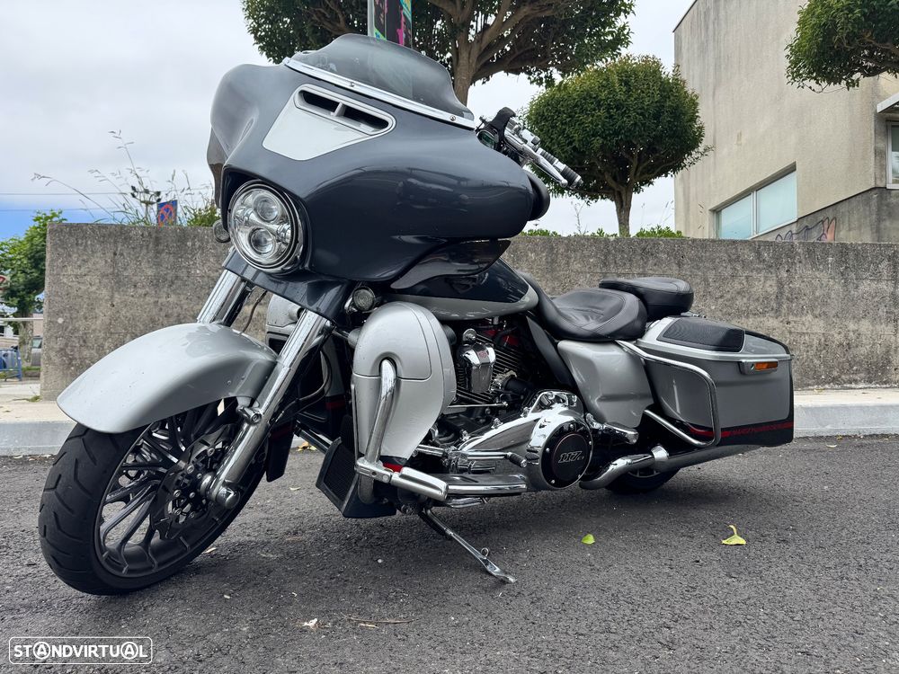 Harley-Davidson FLHXS STREET GLIDE CVO - 13