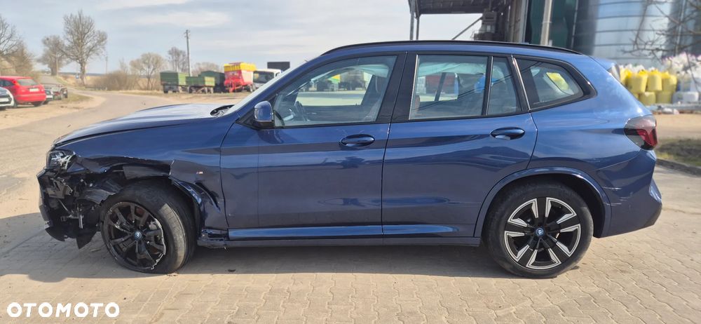 BMW iX3 - 12
