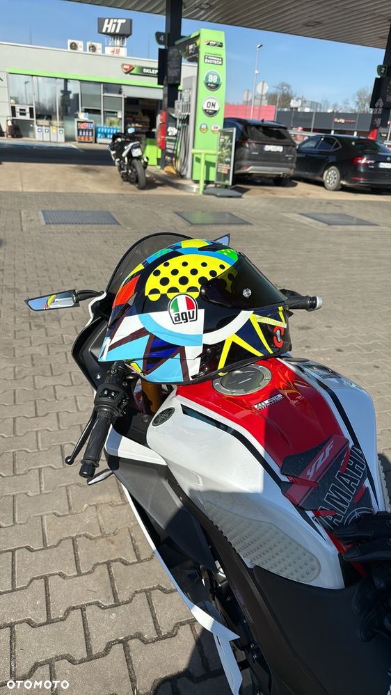 Yamaha YZF - 9