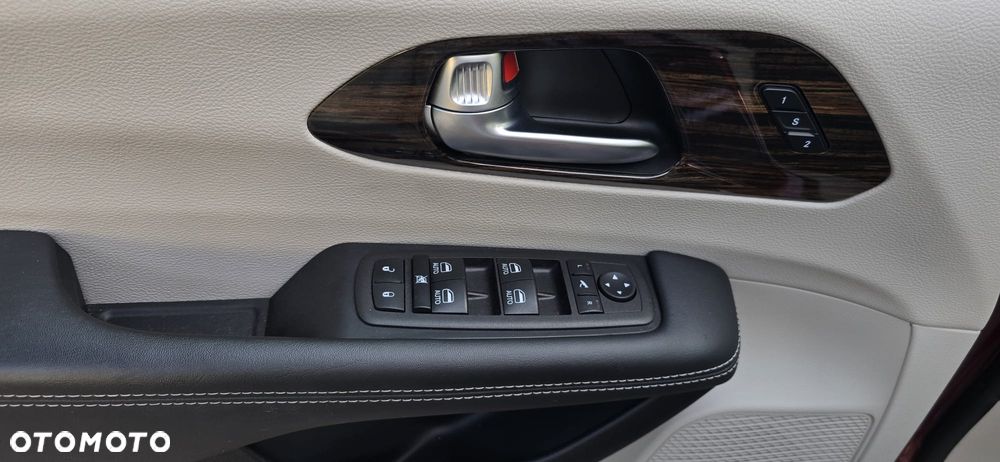 Chrysler Pacifica - 23