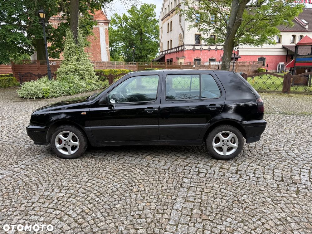 Volkswagen Golf 1.8 GL - 12