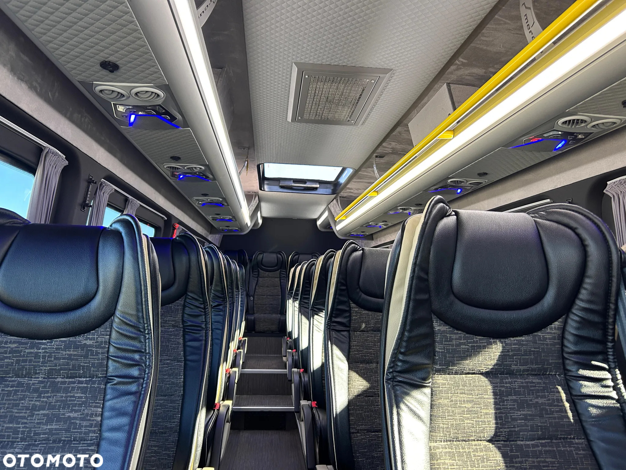 Mercedes-Benz Sprinter 517 - 12