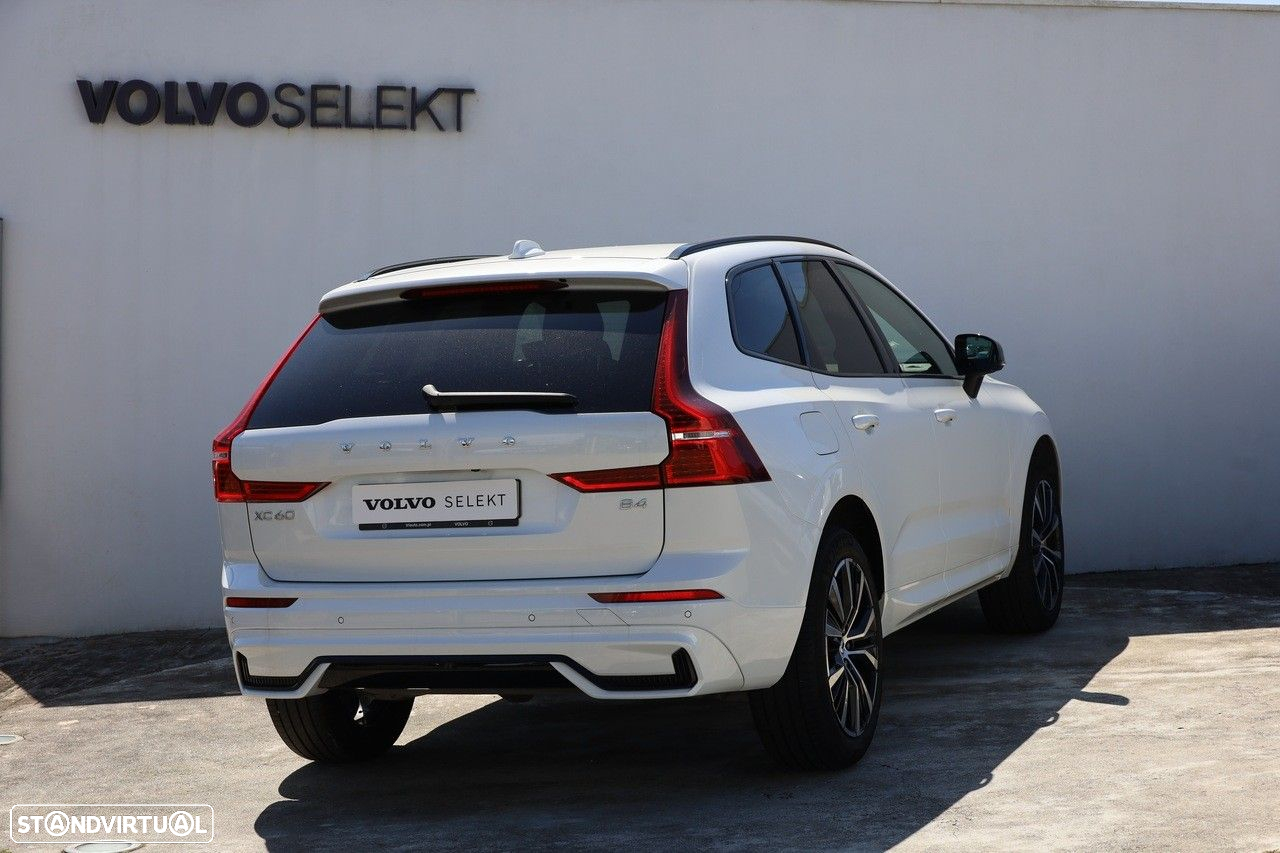 Volvo XC 60 2.0 B4 Plus Dark - 20