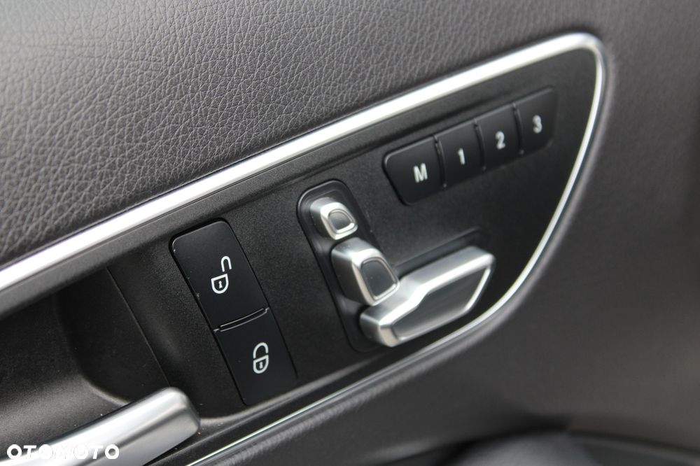 Mercedes-Benz Klasa A 250 4Matic 7G-DCT AMG Line - 25