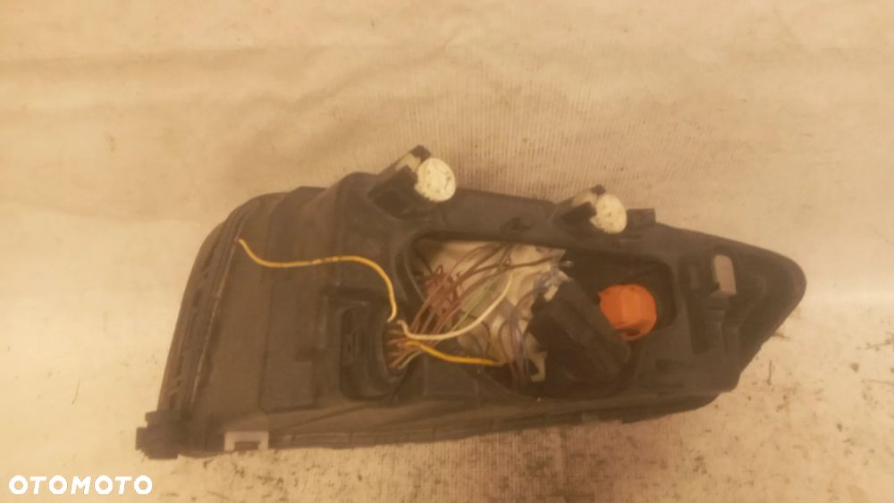 .  PRZOD PRZEDNIA LAMPA PRAWA AUDI A2 - 5