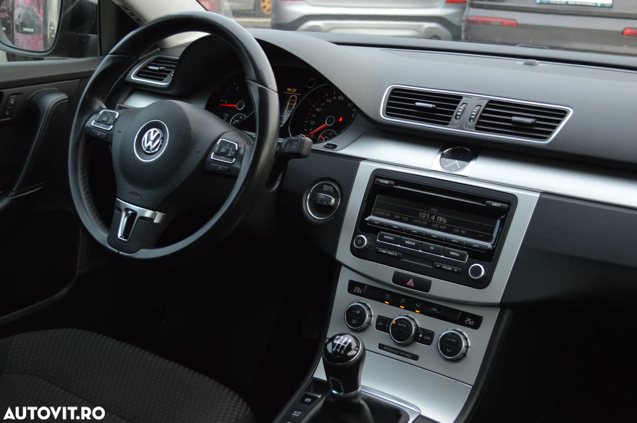Volkswagen Passat 1.6 TDI BlueMotion - 21