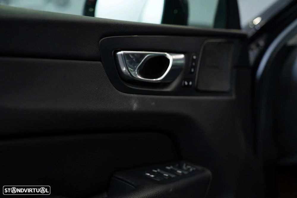 Volvo XC 60 2.0 T8 PHEV Momentum Plus AWD - 20