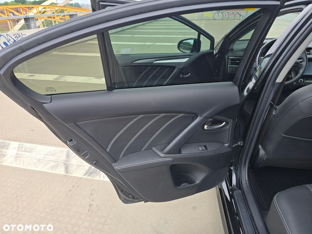 Toyota Avensis 1.8 Premium MS - 16