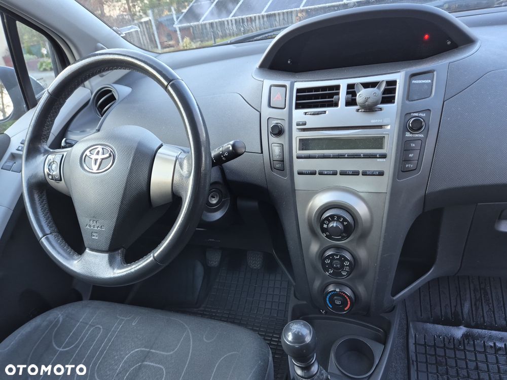 Toyota Yaris - 15