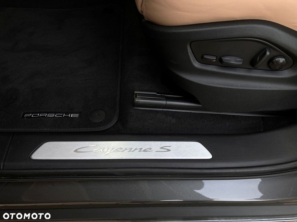 Porsche Cayenne - 17