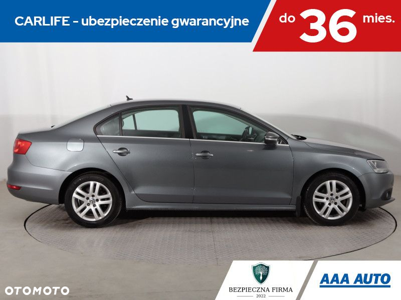Volkswagen Jetta - 7