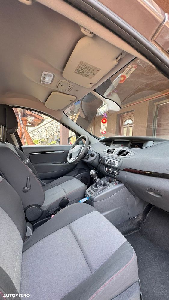 Renault Scenic 1.5 dCi Luxe Privilege - 8