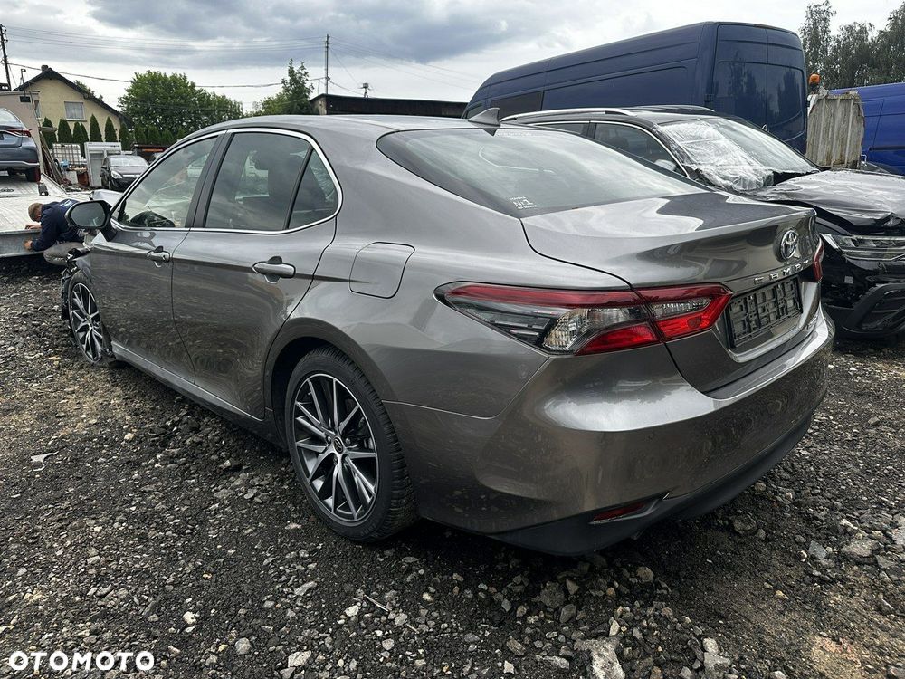Toyota Camry - 4