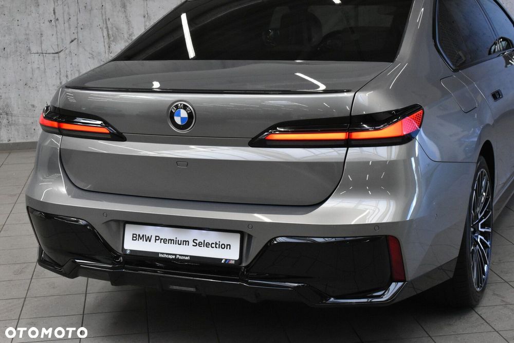 BMW Seria 7 - 36