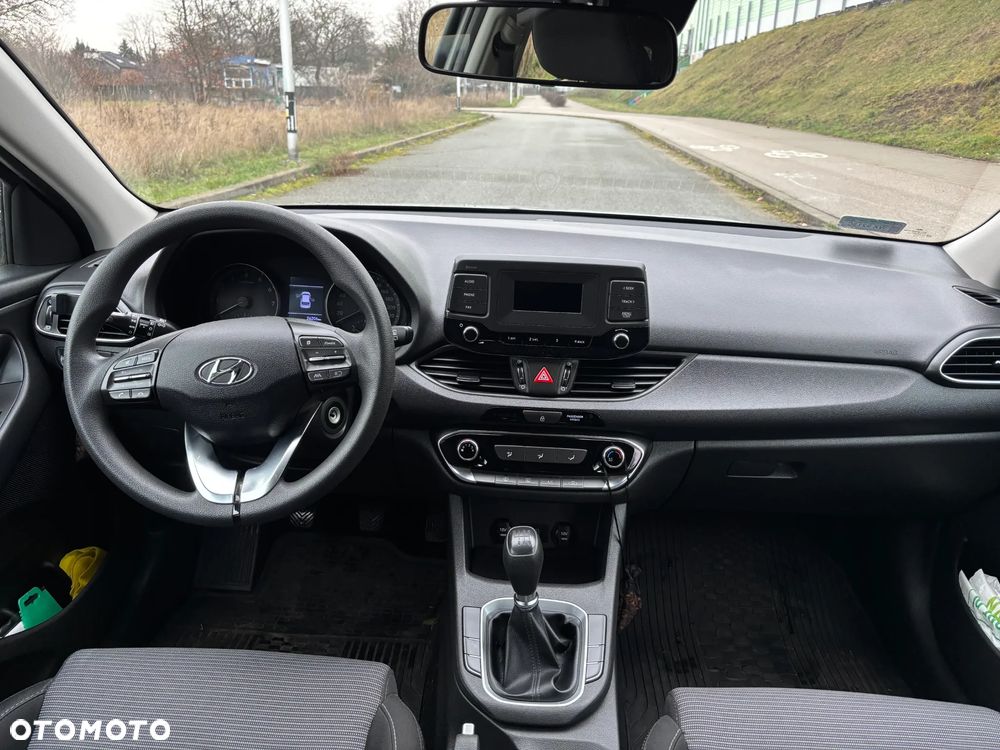 Hyundai i30 1.5 DPI Classic + - 5