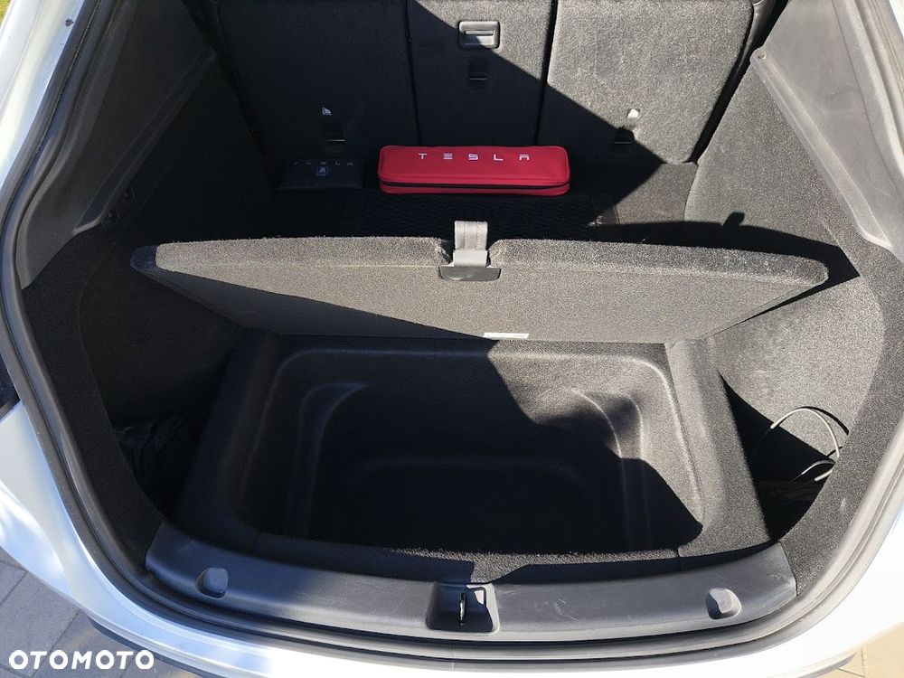 Tesla Y - 11