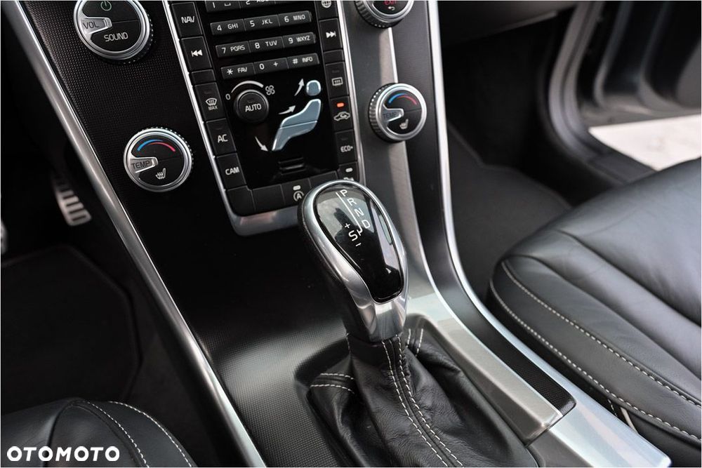 Volvo XC 60 D4 Drive-E R-Design Momentum - 25