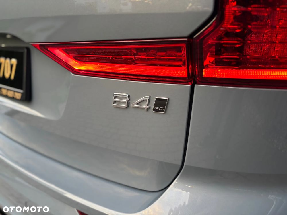 Volvo XC 60 B4 D AWD Plus Dark - 21