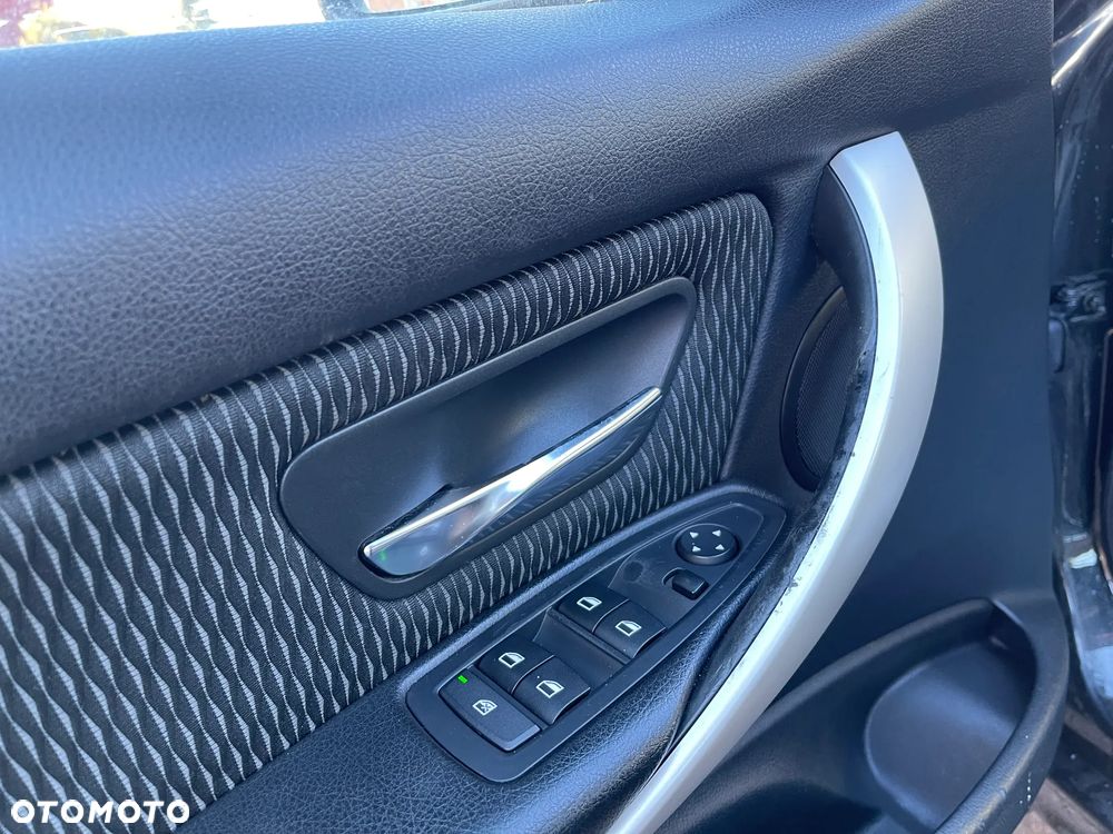 BMW Seria 3 318d Blue Performance Modern Line - 24