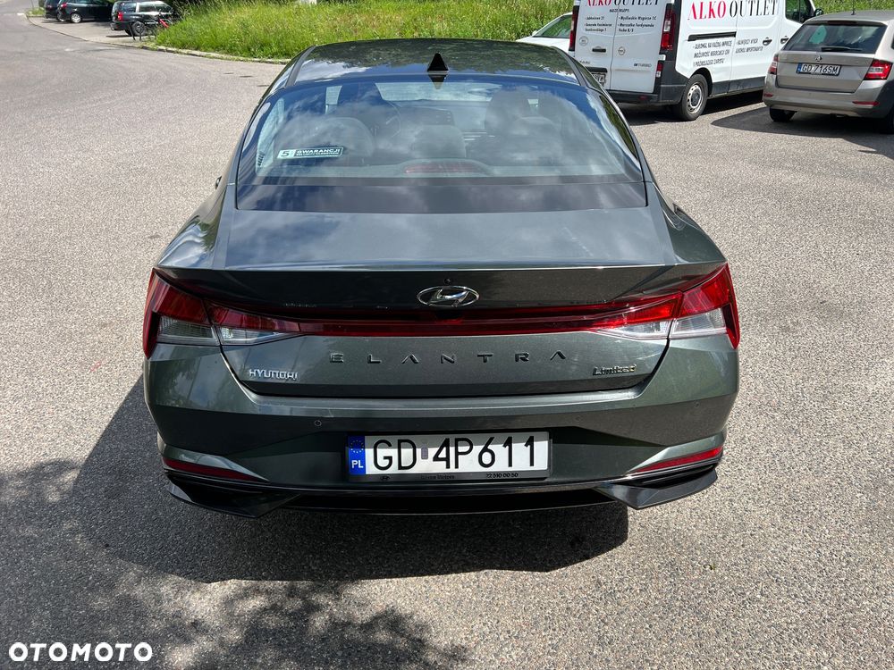 Hyundai Elantra - 8
