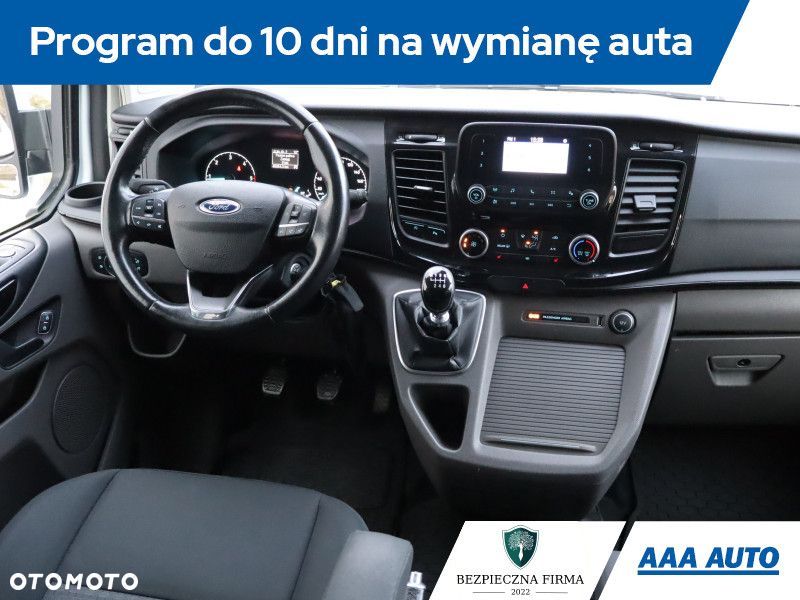 Ford Tourneo Custom - 8