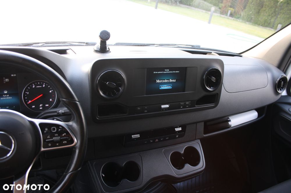 Mercedes-Benz Sprinter - 12