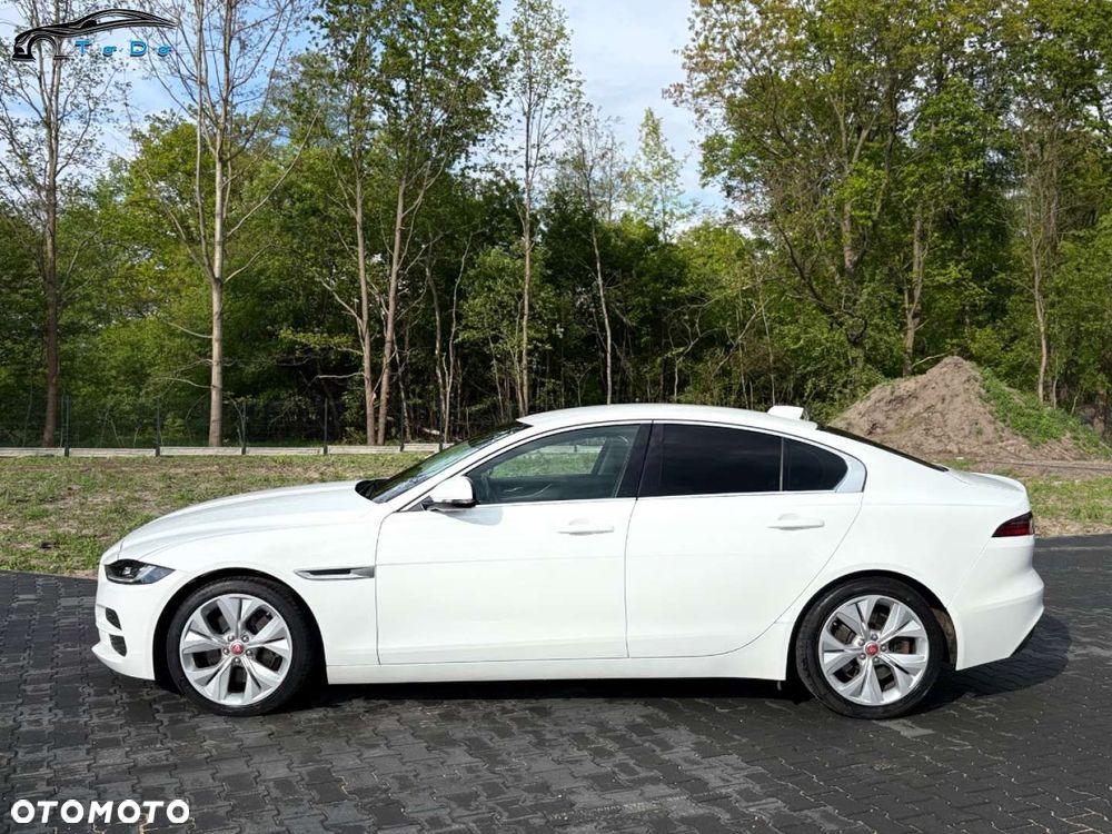 Jaguar XE 2.0 D180 R-Dynamic SE - 13