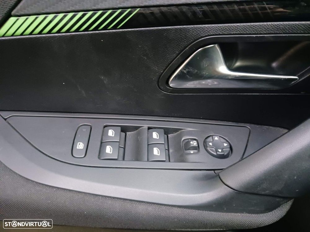 Peugeot 2008 1.2 PureTech Active Pack - 20