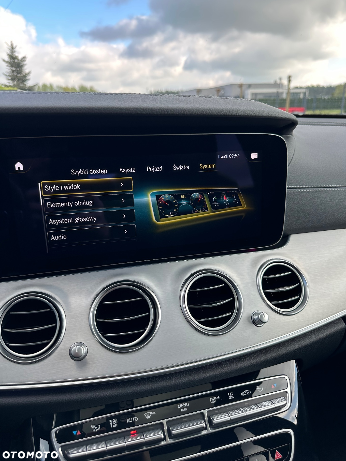 Mercedes-Benz Klasa E 300 d 4Matic T 9G-TRONIC AMG Line - 31