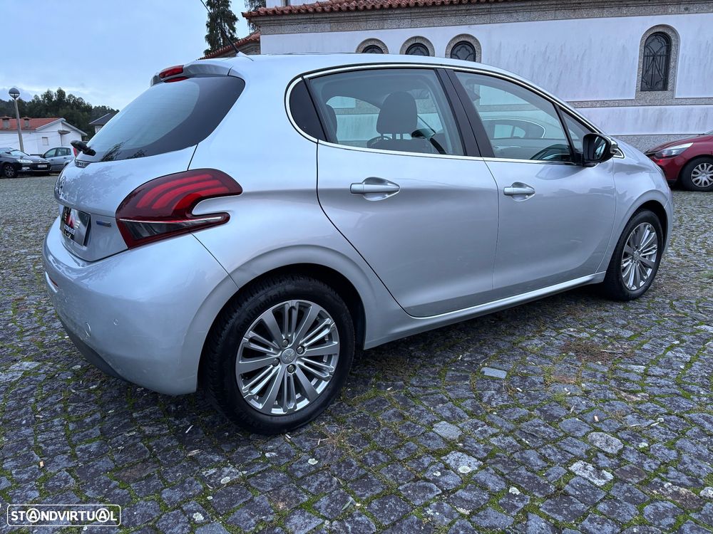 Peugeot 208 1.2 PureTech Allure - 5