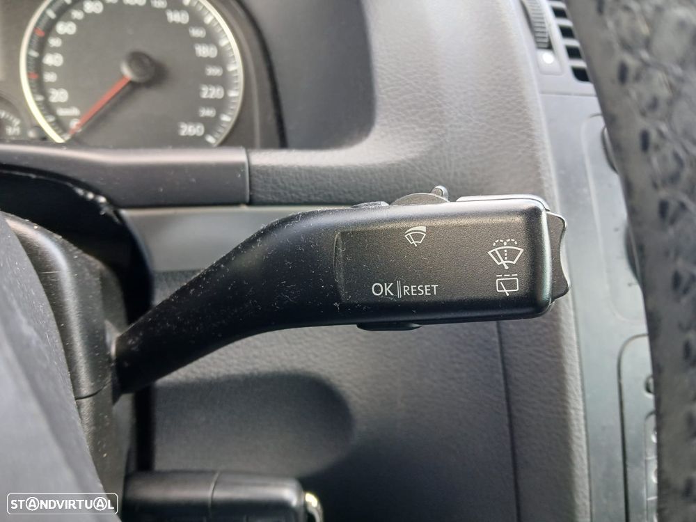 VW Touran 2.0 TDI Trendline 7L - 21