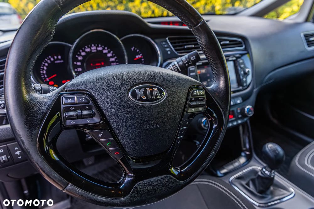 Kia Ceed 1.6 GDI Dream Team Edition - 27