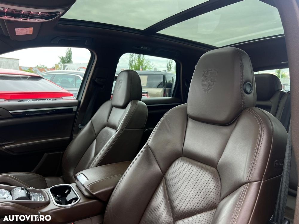 Porsche Cayenne - 30