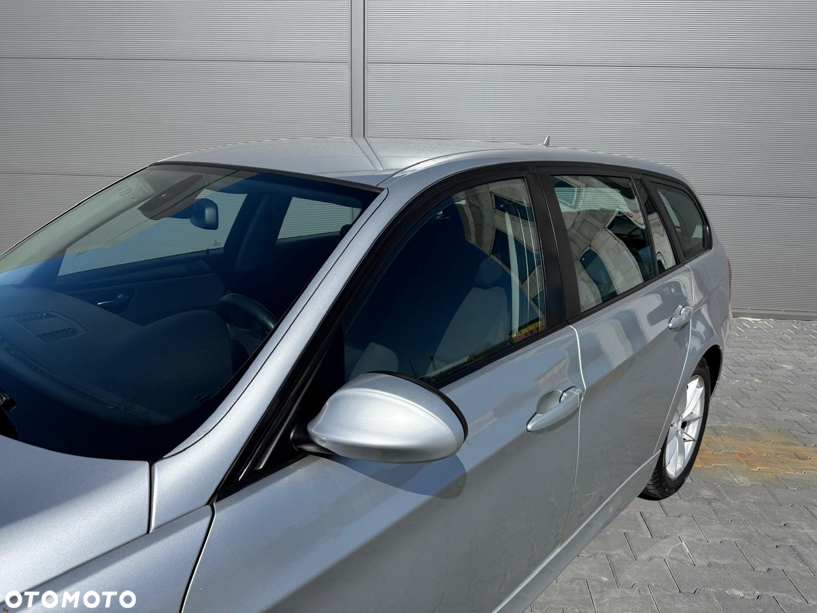 BMW Seria 3 318d Touring Advantage - 3
