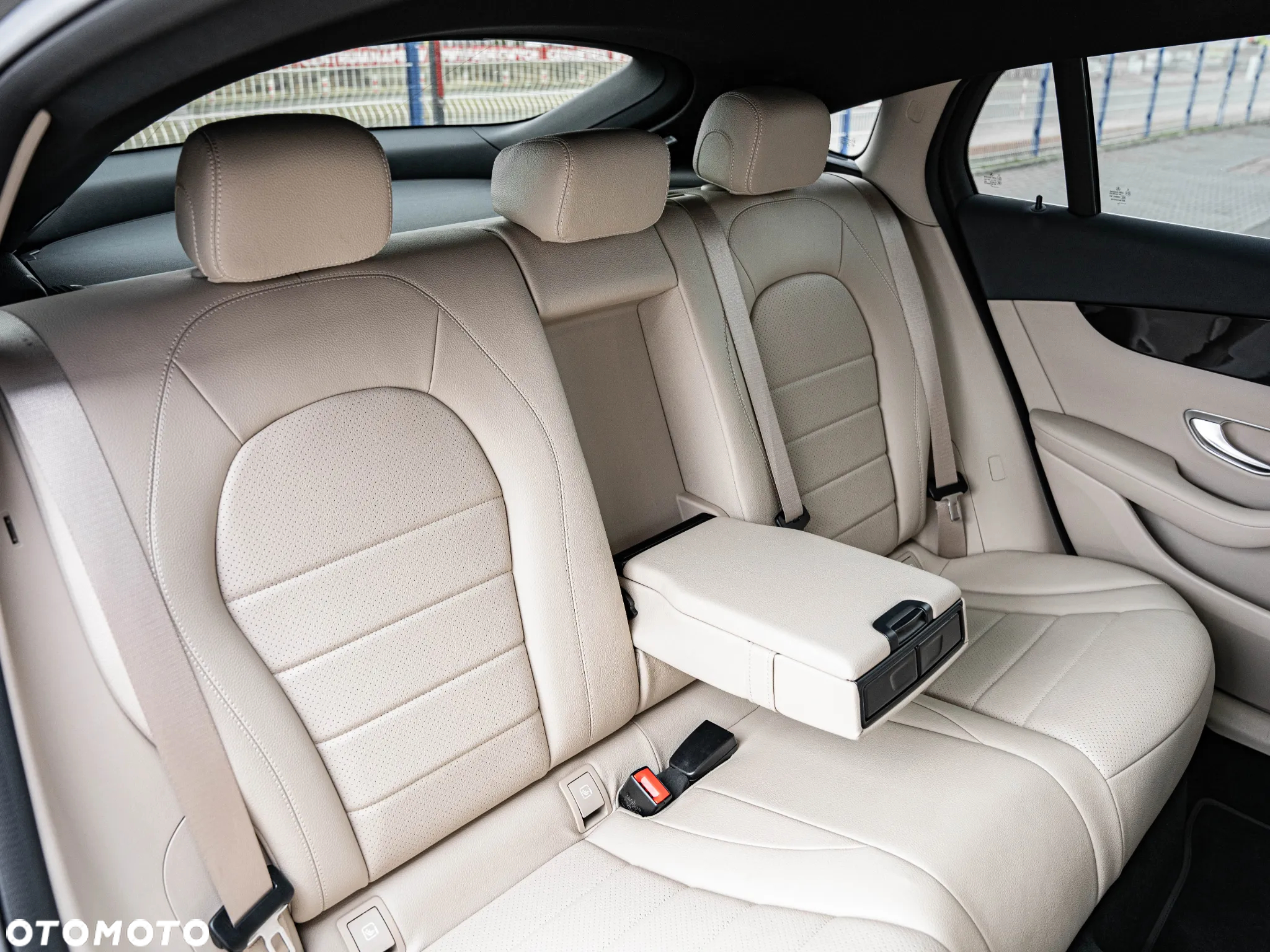 Mercedes-Benz GLC 200 d 4Matic 9G-TRONIC Exclusive - 27
