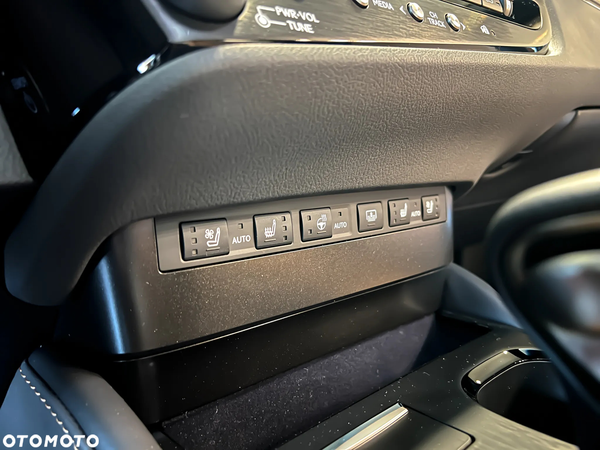 Lexus ES 300h Prestige - 21