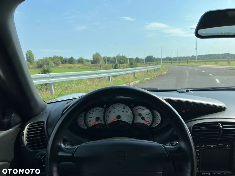 Porsche 911 Carrera - 22