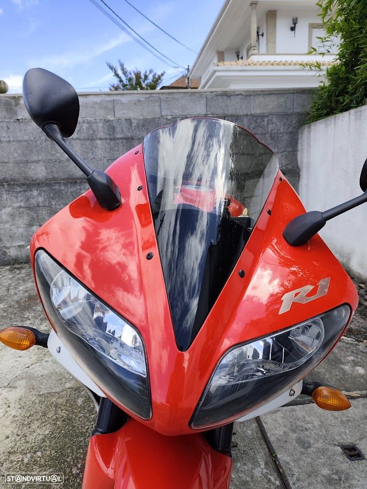Yamaha R 1 - 8