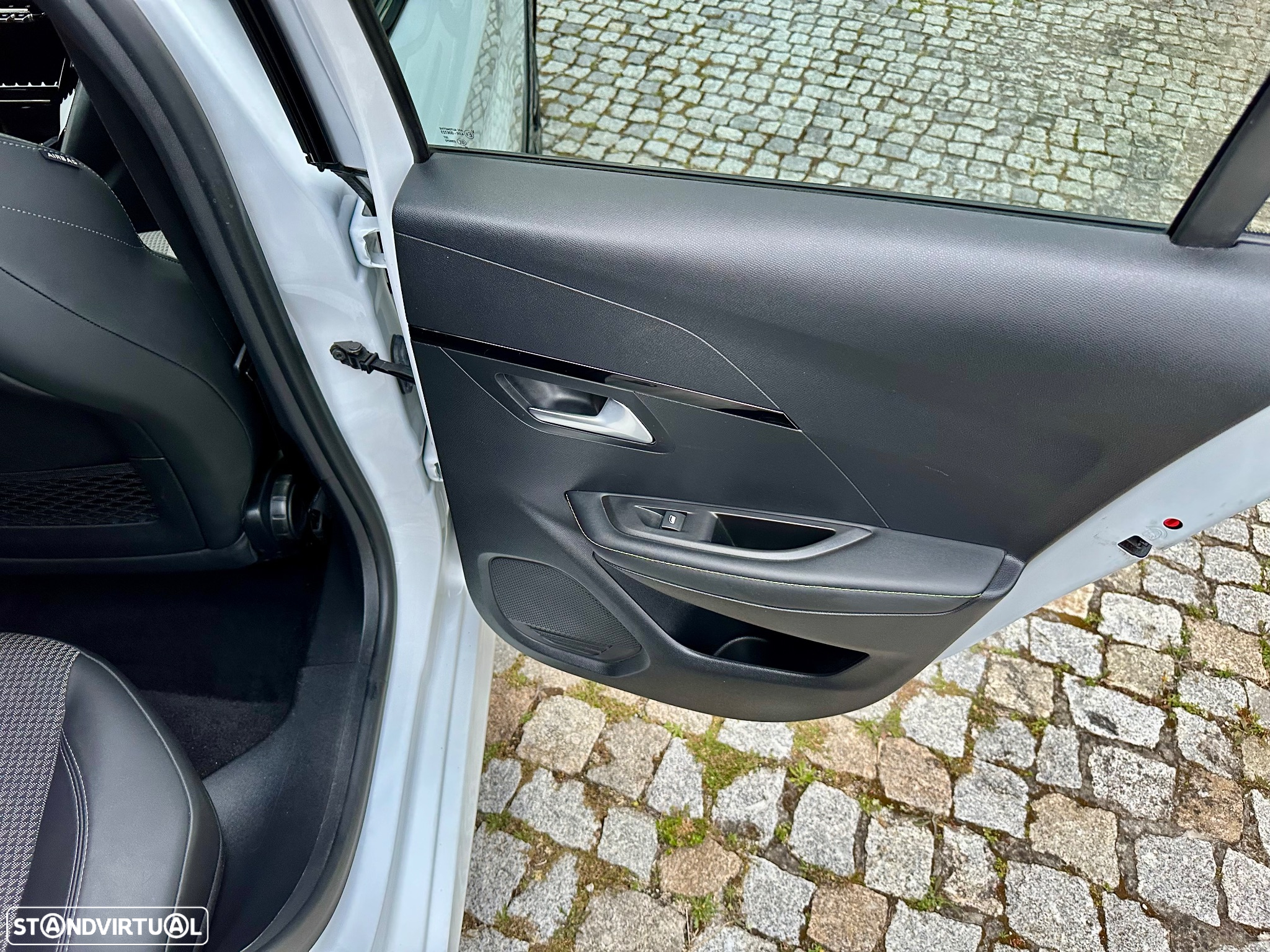 Peugeot e-208 50 kWh GT Line - 28