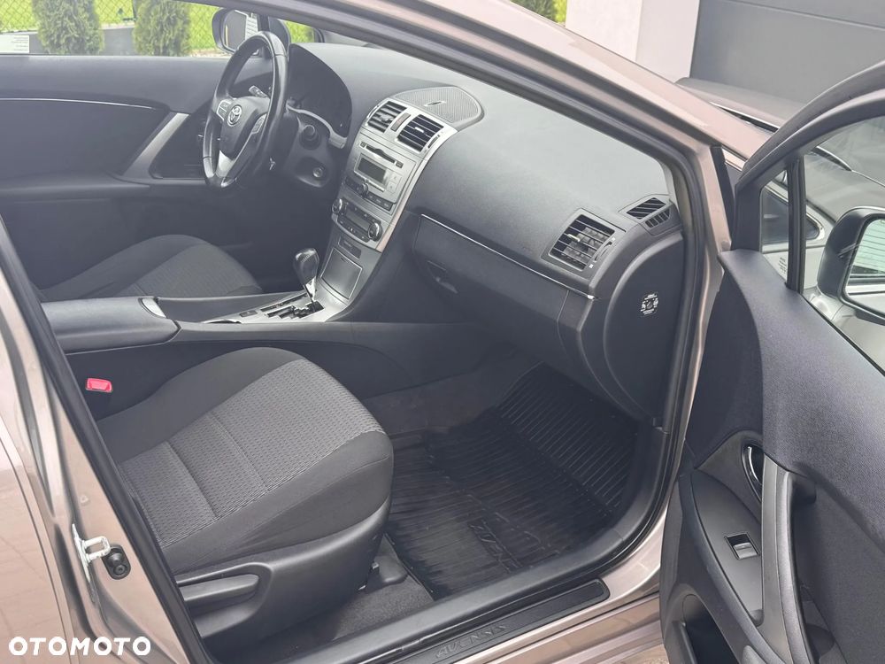 Toyota Avensis 1.8 Style MS - 11